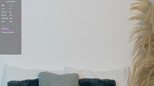 Snapshot of izzybelmont12 chatting on November 25, 7:14 pm izzybelmont12 online show from November 25, 7:14 pm