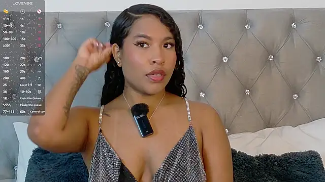 Snapshot of izzybelmont12 chatting on November 29, 8:01 pm izzybelmont12 online show from November 29, 8:01 pm