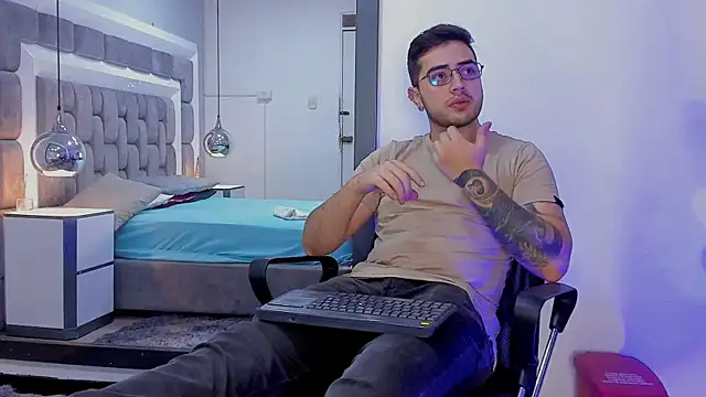 Ethan Greys online show from December 19, 4:19 am