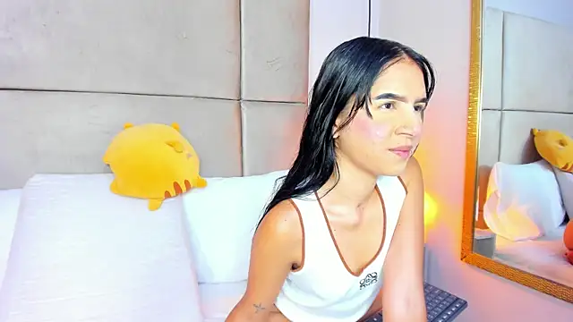 Snapshot of angelaG1 chatting on June 12, 8:41 pm angelaG1 online show from June 12, 8:41 pm