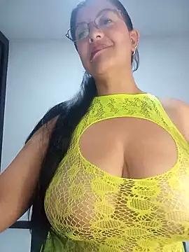 Snapshot of CelesteAlvarez1989 chatting on June 6, 4:17 am CelesteAlvarez1989 online show from June 6, 4:17 am