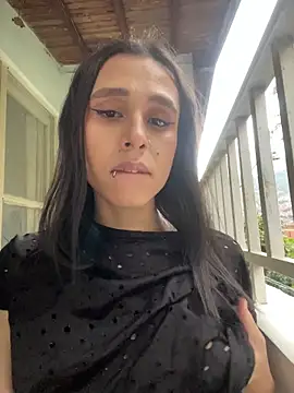 Isabella Hillss online show from November 18, 9:08 pm