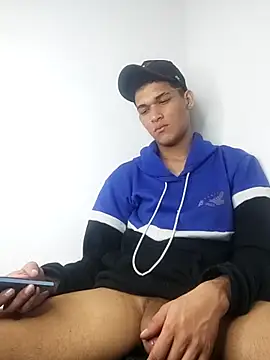 Snapshot of Luigi_cumming1 chatting on November 23, 5:29 am Luigi cumming1 online show from November 23, 5:29 am