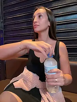 BelleRune online show from March 25, 9:54 pm