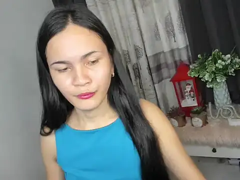 Snapshot of ursexy_scarlett chatting on November 18, 7:13 am ursexy scarlett online show from November 18, 7:13 am