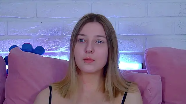 TinnaBurton online show from April 9, 4:23 pm