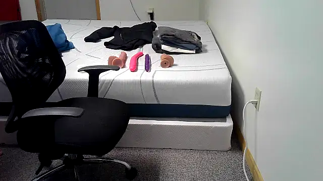 Snapshot of Redheadstud chatting on March 1, 4:47 am Redheadstud online show from March 1, 4:47 am