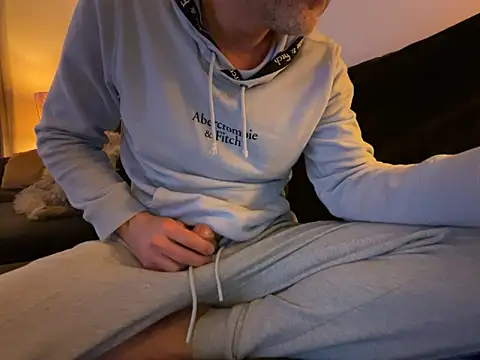 Snapshot of Brandonn1989amateur chatting on February 2, 9:35 pm Brandonn1989amateur online show from February 2, 9:35 pm