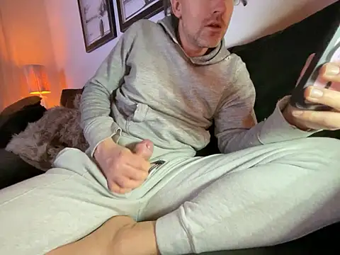 Snapshot of Brandonn1989amateur chatting on February 16, 9:22 pm Brandonn1989amateur online show from February 16, 9:22 pm