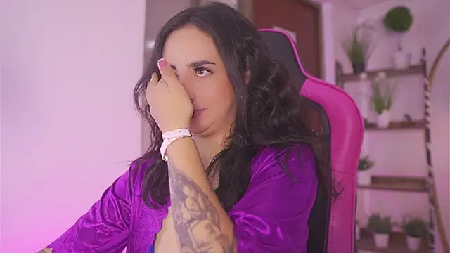 Snapshot of Enola_Holmes_ chatting on November 26, 12:28 pm Enola Holmes online show from November 26, 12:28 pm