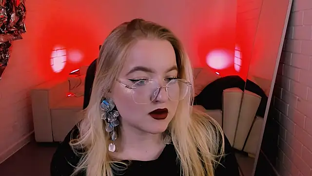 Snapshot of EllaPower chatting on November 15, 3:08 pm EllaPower online show from November 15, 3:08 pm