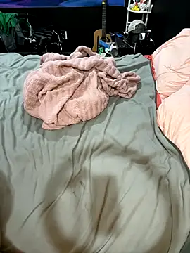 mrsmyla93 online show from December 3, 8:40 pm