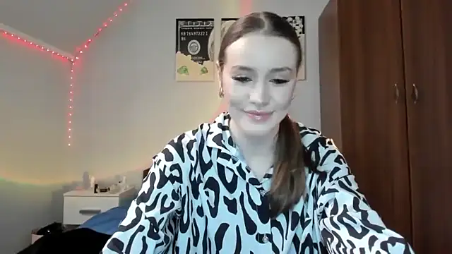 tinyglow online show from December 16, 11:59 am