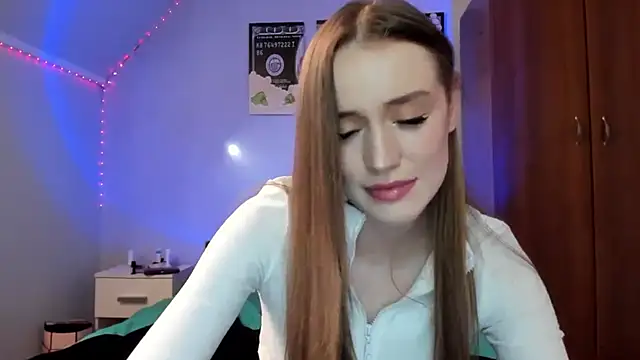 tinyglow online show from April 22, 9:27 pm