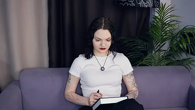 Snapshot of OnitaSkare chatting on November 15, 9:50 am OnitaSkare online show from November 15, 9:50 am