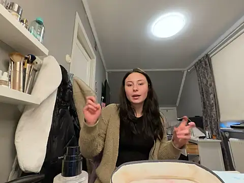 Snapshot of Lockig chatting on November 26, 1:56 pm Lockig online show from November 26, 1:56 pm