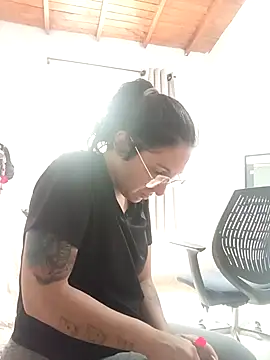 Melinerd online show from April 4, 6:05 pm