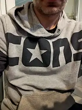 Snapshot of platone09 chatting on December 14, 8:57 pm platone09 online show from December 14, 8:57 pm