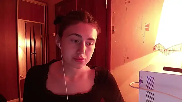 KristinaScott online show from April 5, 5:21 pm