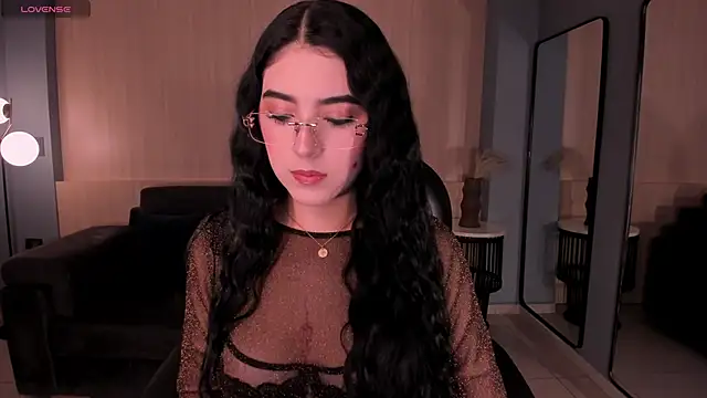Snapshot of HaileyRoss_ chatting on June 19, 2:38 am HaileyRoss online show from June 19, 2:38 am