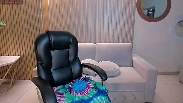 Snapshot of ZaraKafruni chatting on February 12, 4:07 am ZaraKafruni online show from February 12, 4:07 am