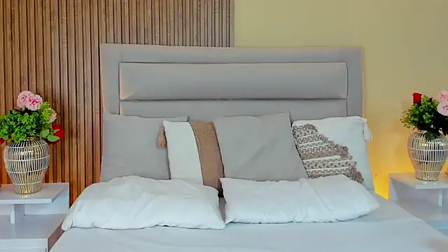 LondraBlush online show from February 12, 12:44 pm