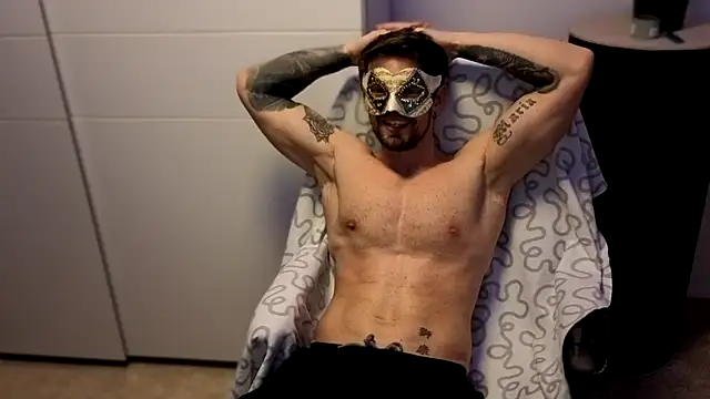 Snapshot of Mystery_Mark chatting on November 21, 8:40 pm Mystery Mark online show from November 21, 8:40 pm