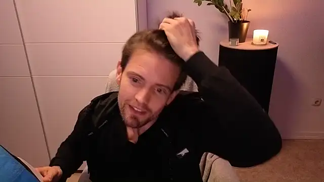 Snapshot of Mystery_Mark chatting on November 22, 8:08 pm Mystery Mark online show from November 22, 8:08 pm