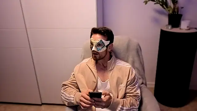 Snapshot of Mystery_Mark chatting on November 25, 6:08 pm Mystery Mark online show from November 25, 6:08 pm