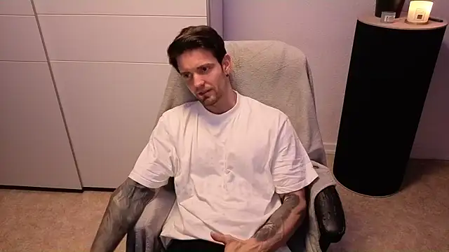 Snapshot of Mystery_Mark chatting on November 28, 8:55 pm Mystery Mark online show from November 28, 8:55 pm