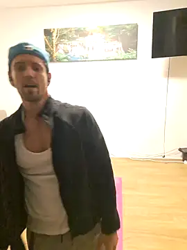 Snapshot of Mystery_Mark chatting on December 1, 6:24 pm Mystery Mark online show from December 1, 6:24 pm