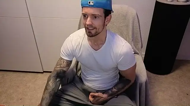 Mystery Mark online show from December 5, 8:38 pm