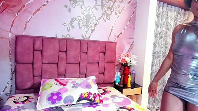 anisha zambrano online show from December 18, 1:06 pm