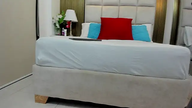 Katia Young online show from November 16, 9:09 pm