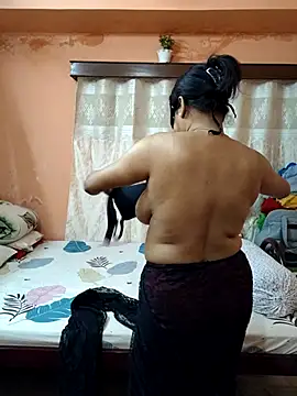 Cute-richa1 online show from February 2, 1:43 pm