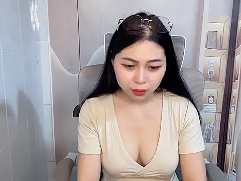 Lousii online show from April 13, 1:49 pm