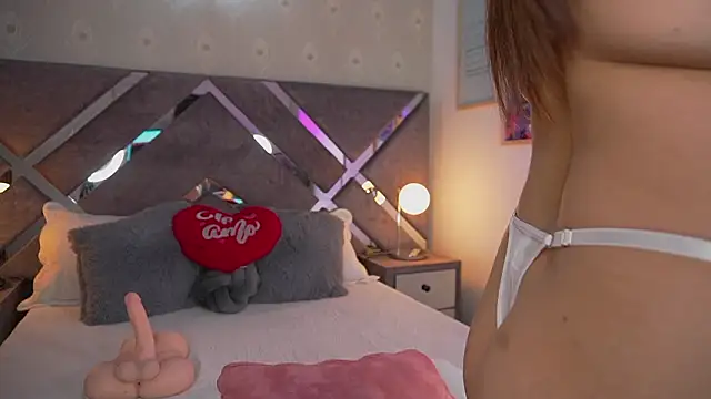 AlinnaJohnson online show from March 14, 10:32 am