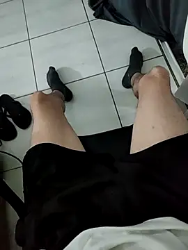 Snapshot of bnnzin chatting on November 17, 10:37 pm bnnzin online show from November 17, 10:37 pm