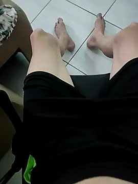 Snapshot of bnnzin chatting on November 28, 10:45 pm bnnzin online show from November 28, 10:45 pm