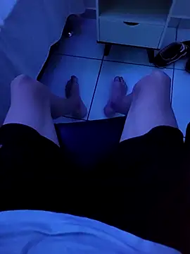 Snapshot of bnnzin chatting on November 30, 5:44 am bnnzin online show from November 30, 5:44 am