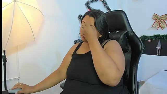 BWW-CINDY11 online show from December 5, 3:48 am