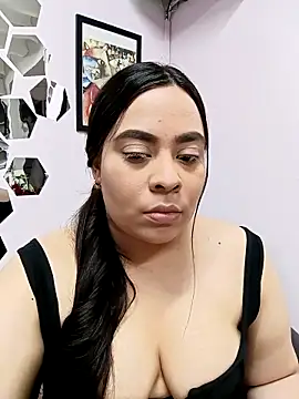 Snapshot of Monserrat_J chatting on December 2, 3:56 am Monserrat J online show from December 2, 3:56 am