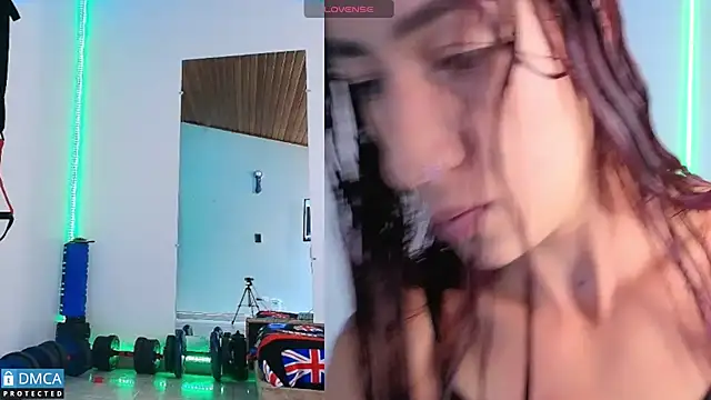 Snapshot of scarlett_fire5 chatting on April 23, 5:26 pm scarlett fire5 online show from April 23, 5:26 pm