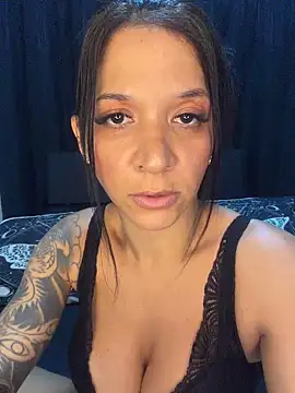Snapshot of biadominatrix chatting on June 11, 12:32 am biadominatrix online show from June 11, 12:32 am