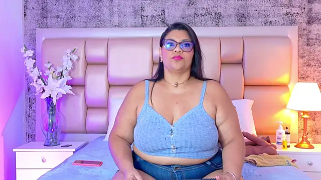 Snapshot of SelennaCooper chatting on February 3, 12:21 pm SelennaCooper online show from February 3, 12:21 pm