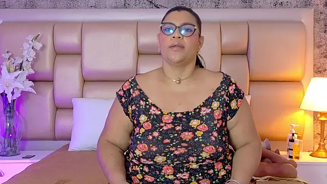 Snapshot of SelennaCooper chatting on February 11, 11:37 am SelennaCooper online show from February 11, 11:37 am