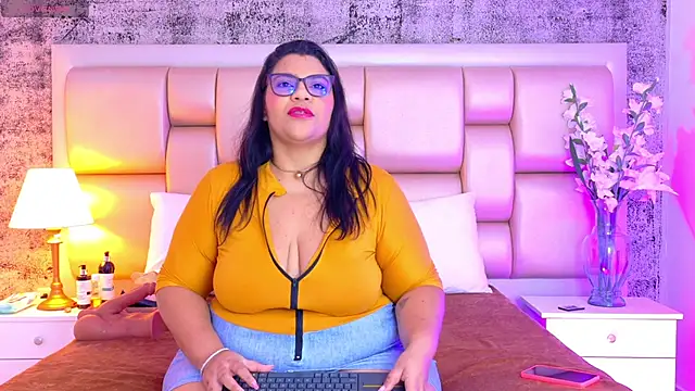 Snapshot of SelennaCooper chatting on February 28, 11:44 am SelennaCooper online show from February 28, 11:44 am