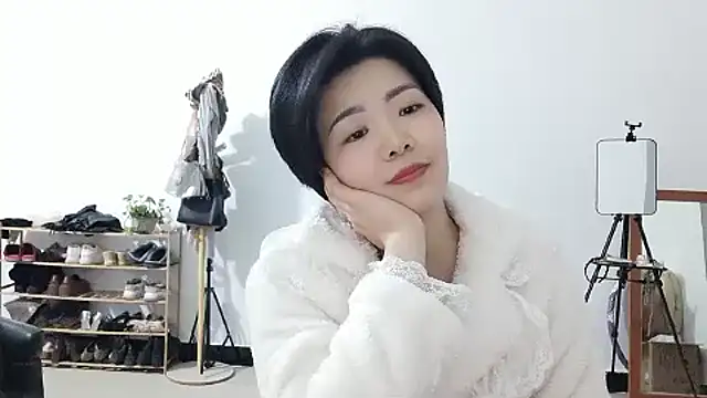 adele8731 online show from December 18, 2:56 pm