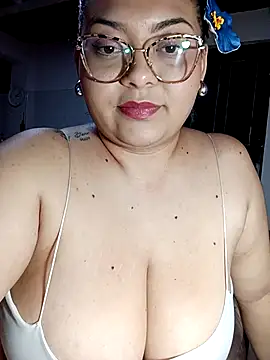 Snapshot of Anna_Lucia88 chatting on July 13, 8:17 am Anna Lucia88 online show from July 13, 8:17 am