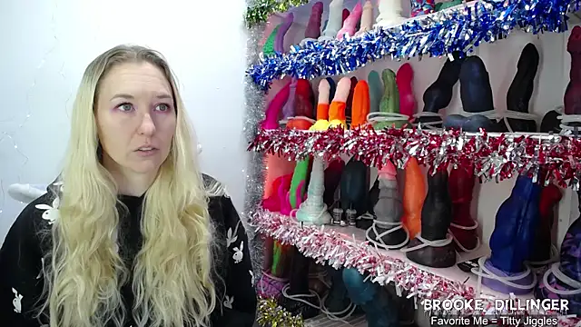 Snapshot of BrookeDillinger chatting on December 15, 7:40 pm BrookeDillinger online show from December 15, 7:40 pm